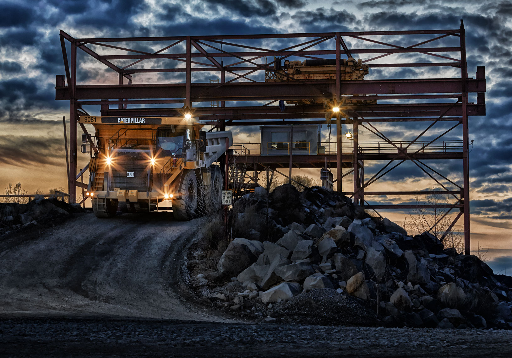 3M/Caterpillar/quarry/industrial photography