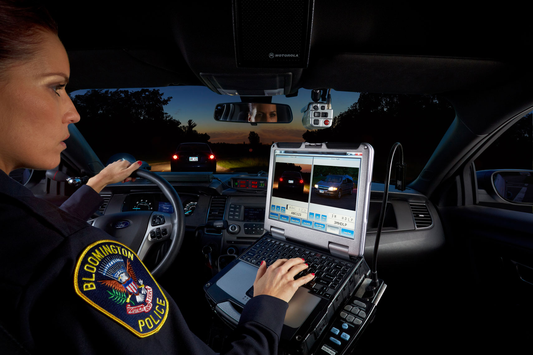 3M/policewoman/pulling over car/lifestyle photography