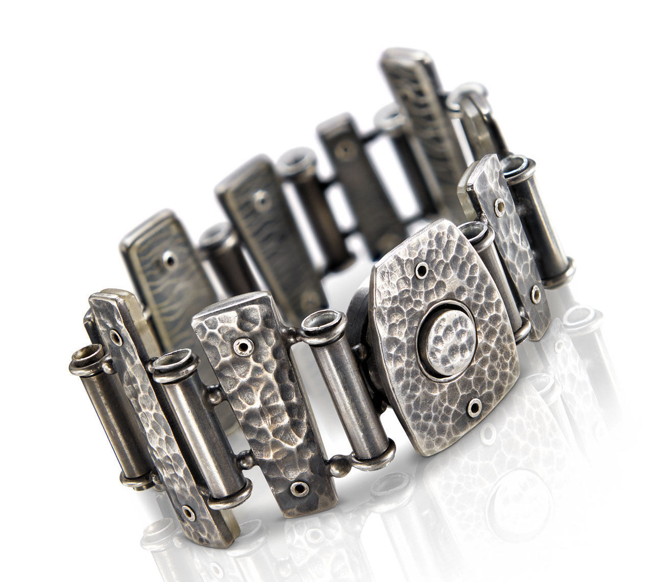 Bracelet/metal work/silver/wt bkgd/product photography