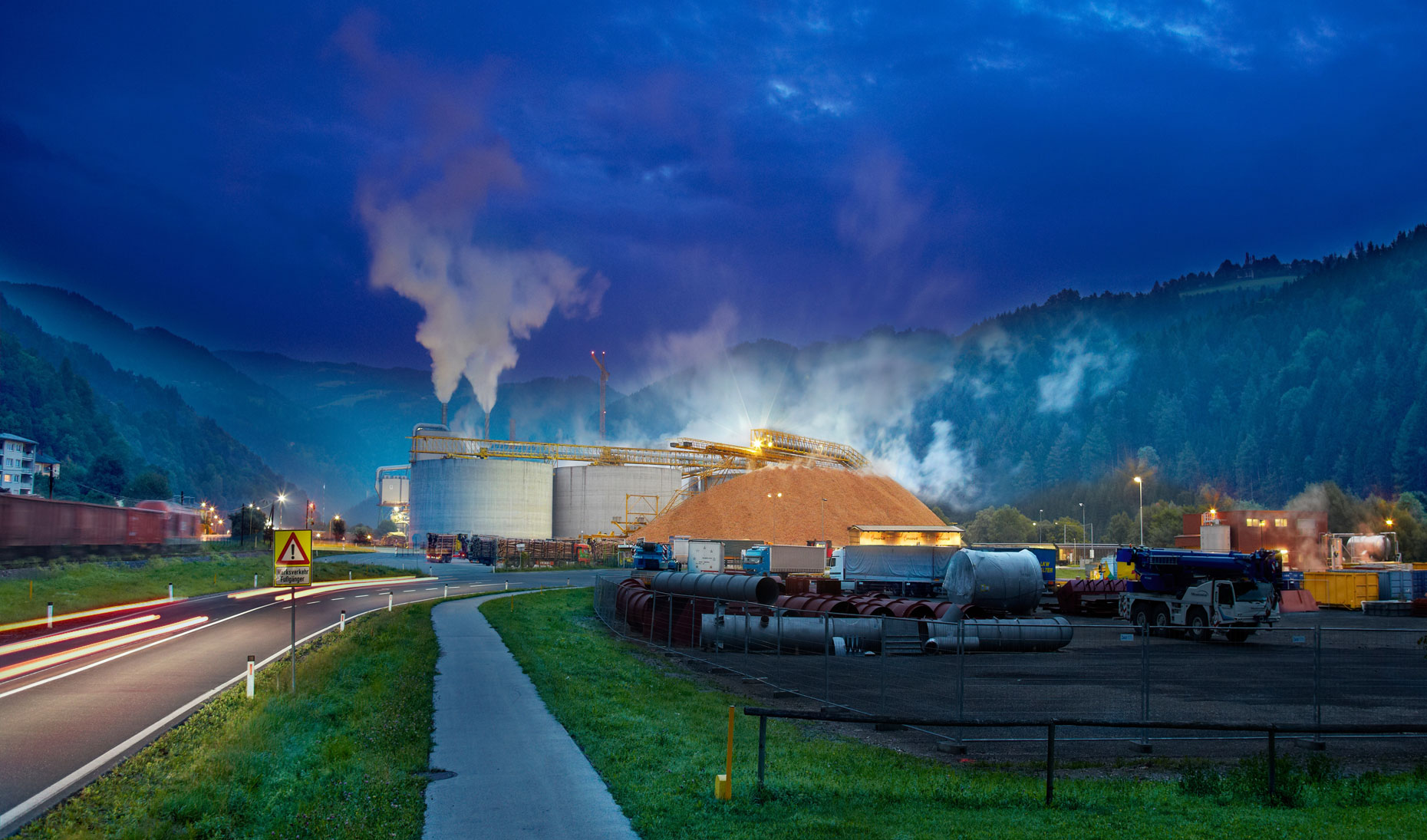 Emerson refinery/Mondi Austria/night scene/forest hills/Industrial photography