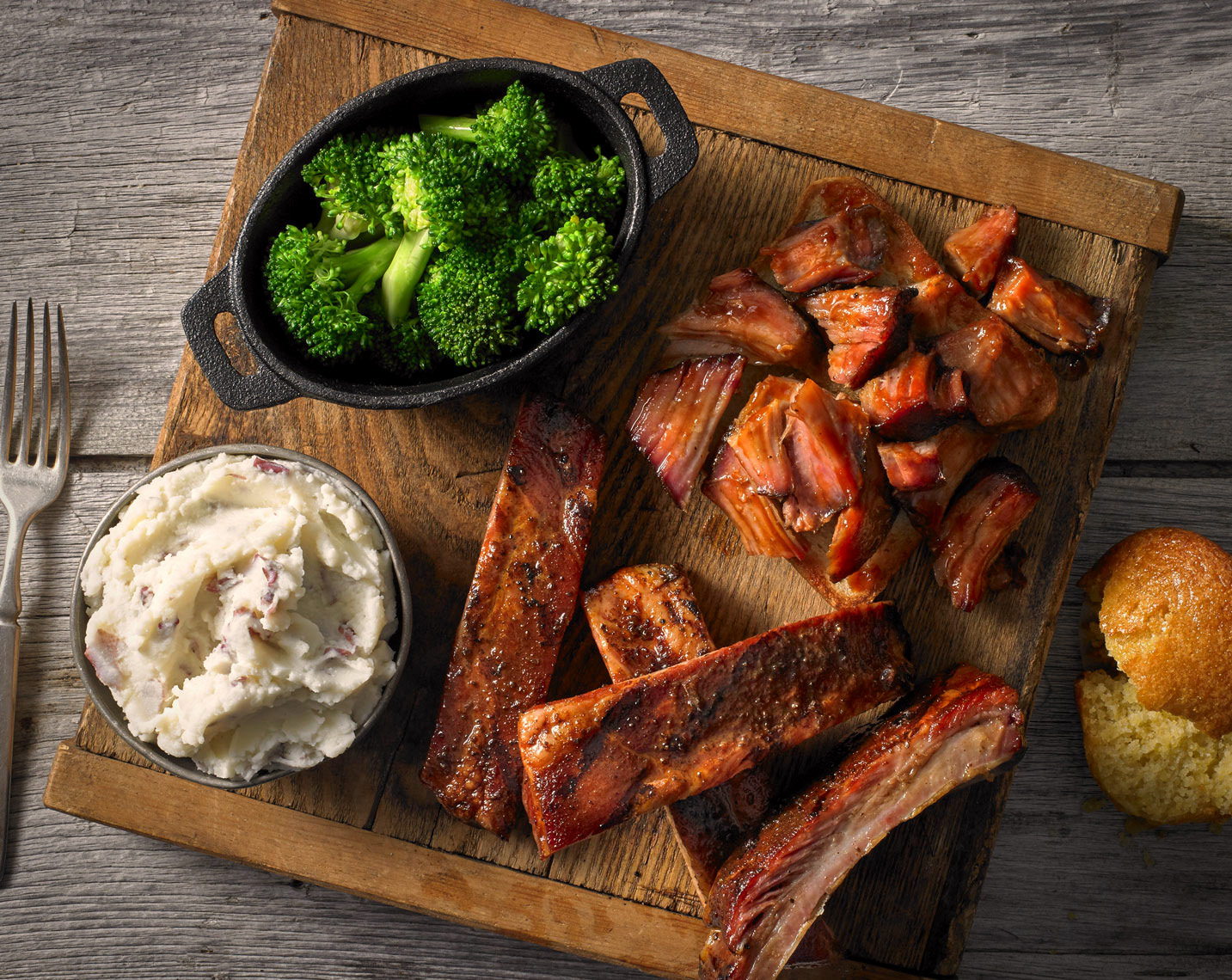 Ribs and cut ribs/mashed potatoes/broccoli/cornbread/food photography