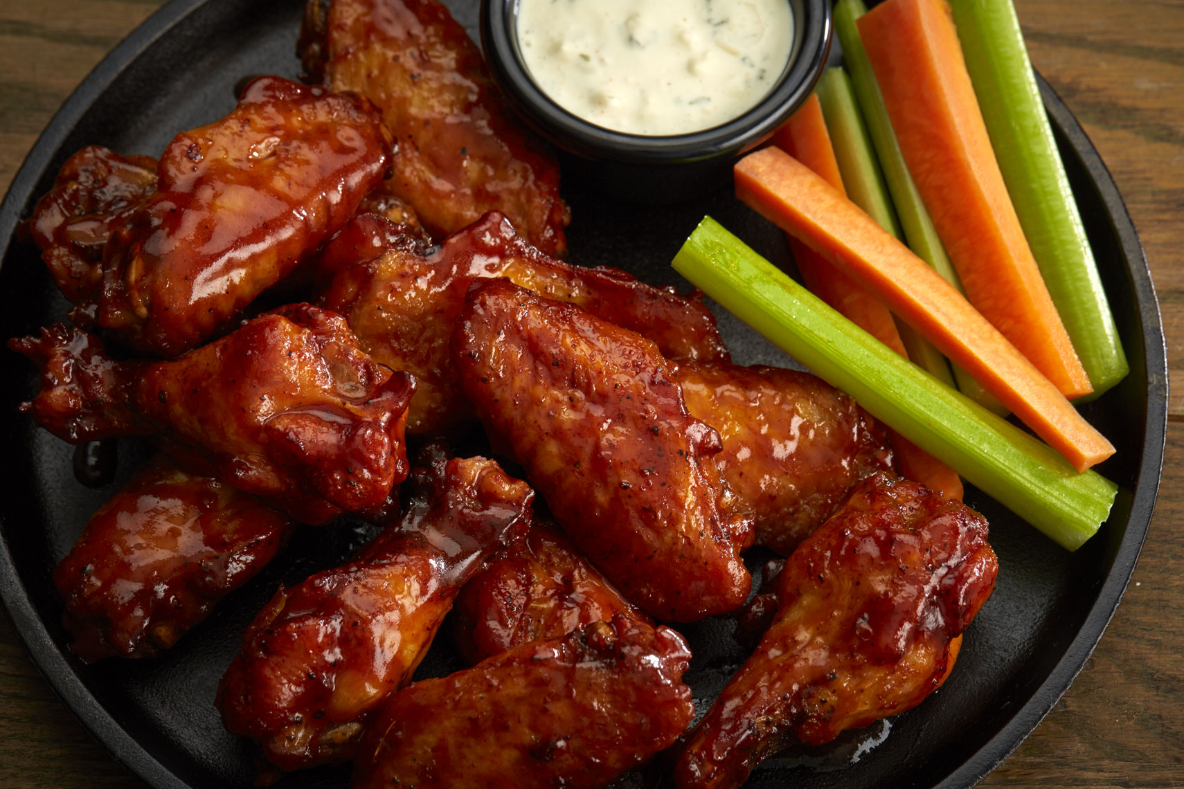 BBQ Chicken Wings/carrots/celery/dip/food photography