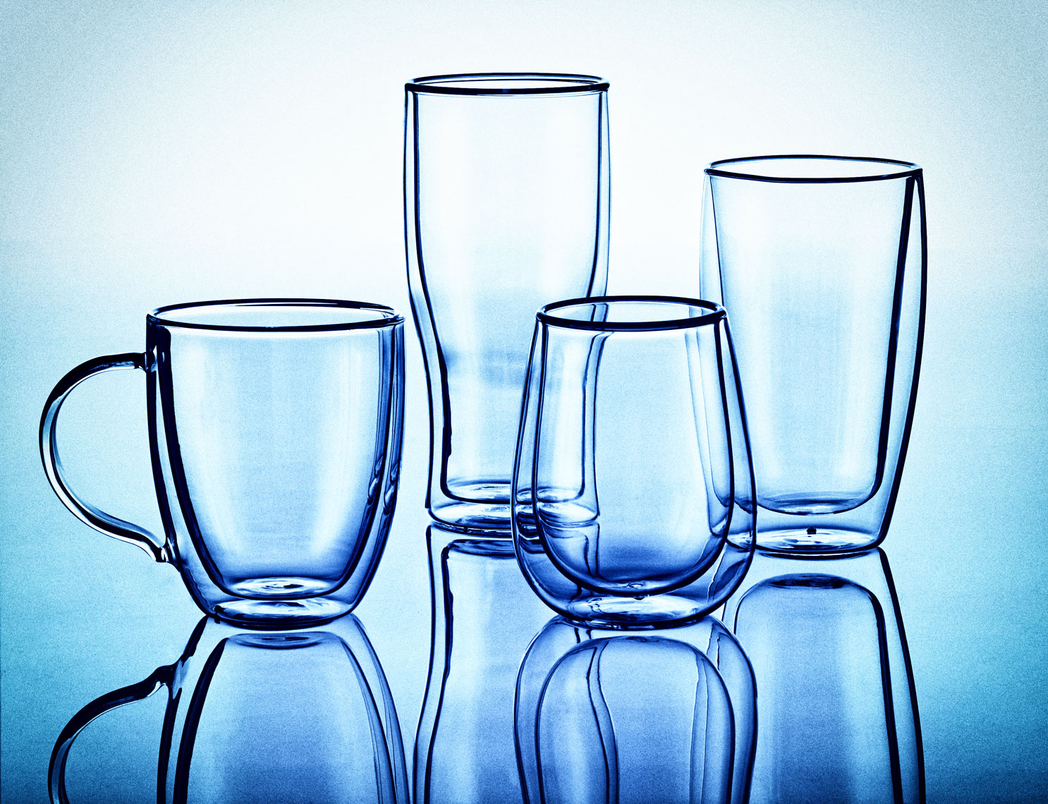 Drinking glasses/blue background/product photography