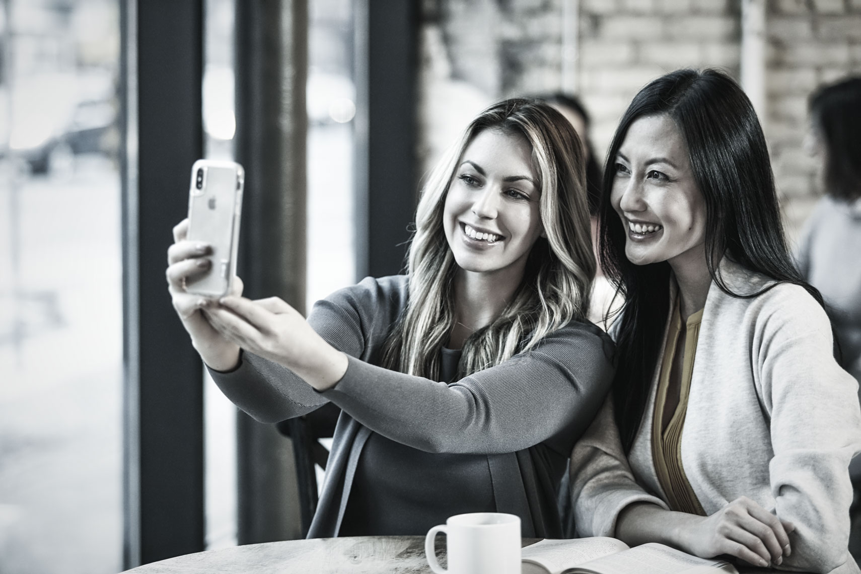 Two beautiful young women/selfie/cafe/lifestyle photography