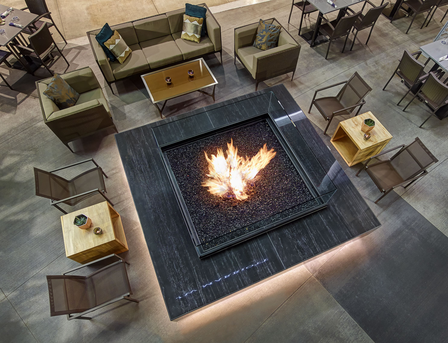 J-W Marriott/Lounge area/fire pit/Location photography