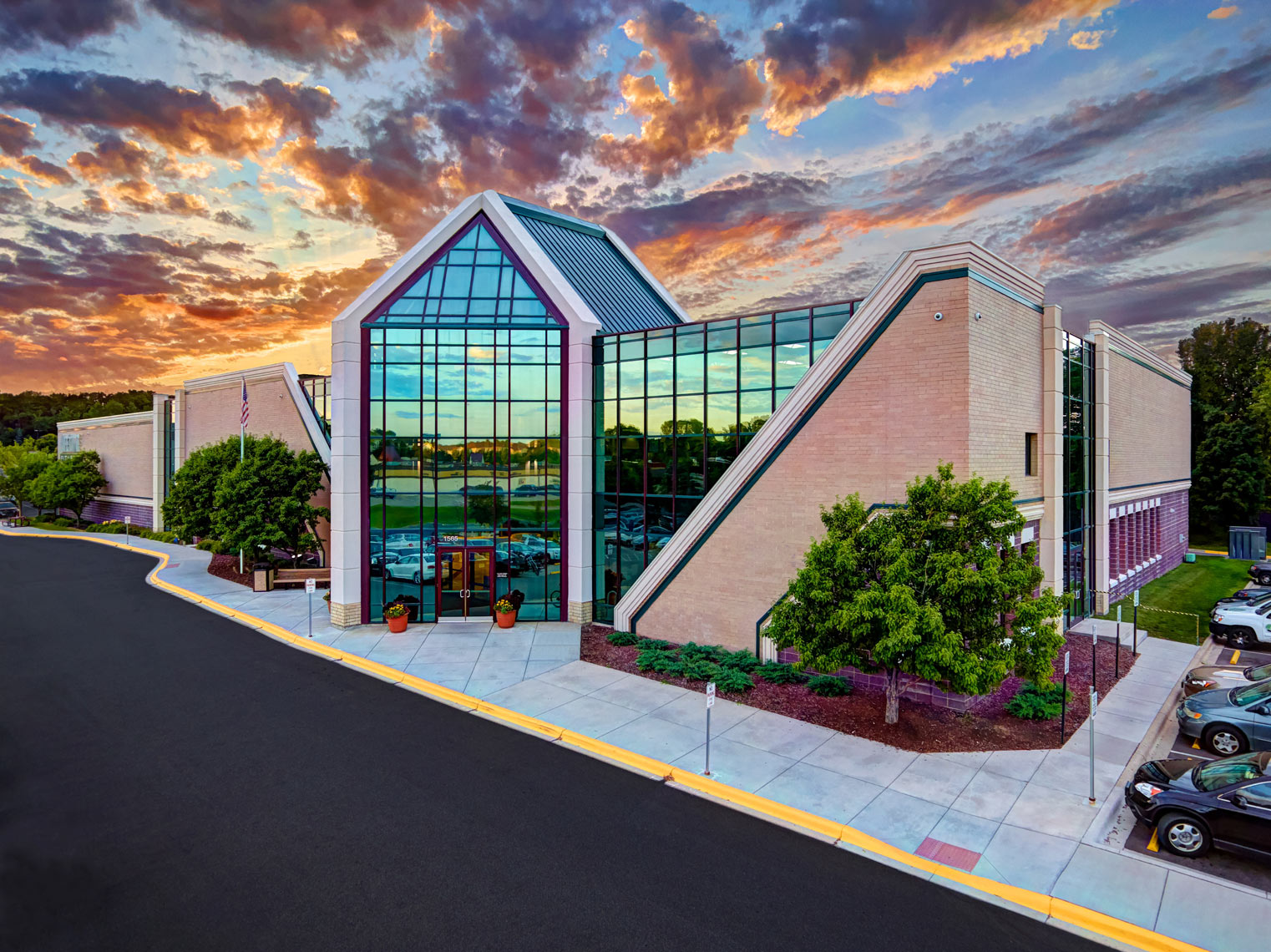 Lifetime Fitness/angular building/architectural photo