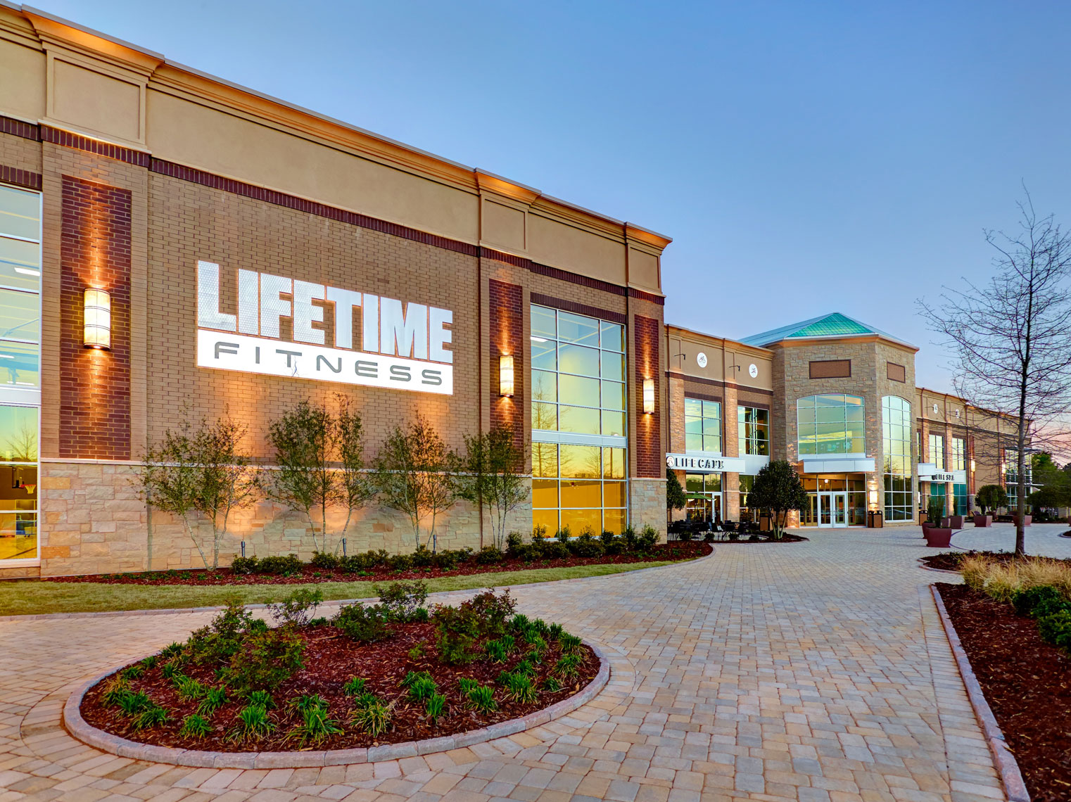 LifeTime Fitness/ext./dusk/architectural photography