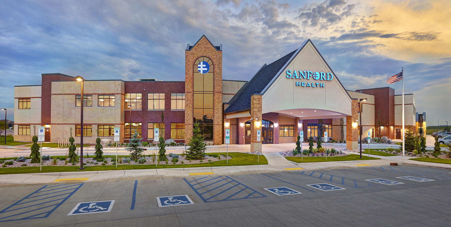 Sanford Health Clinic/porte-cochere/architectural photo