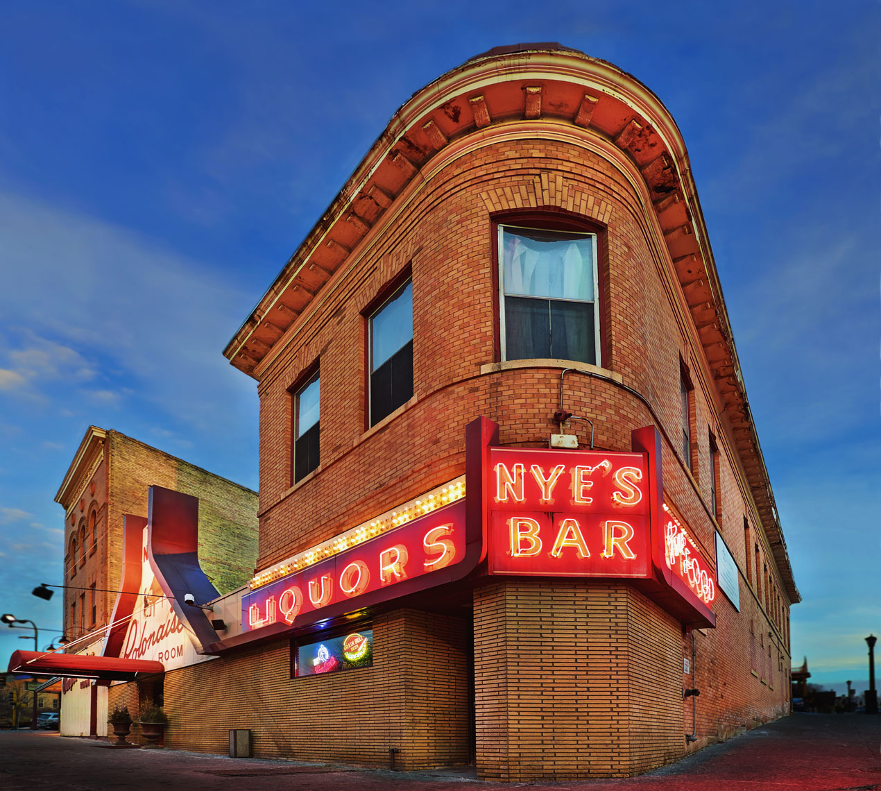 Nye’s Bar/St. Paul/brick exterior/architectural photo