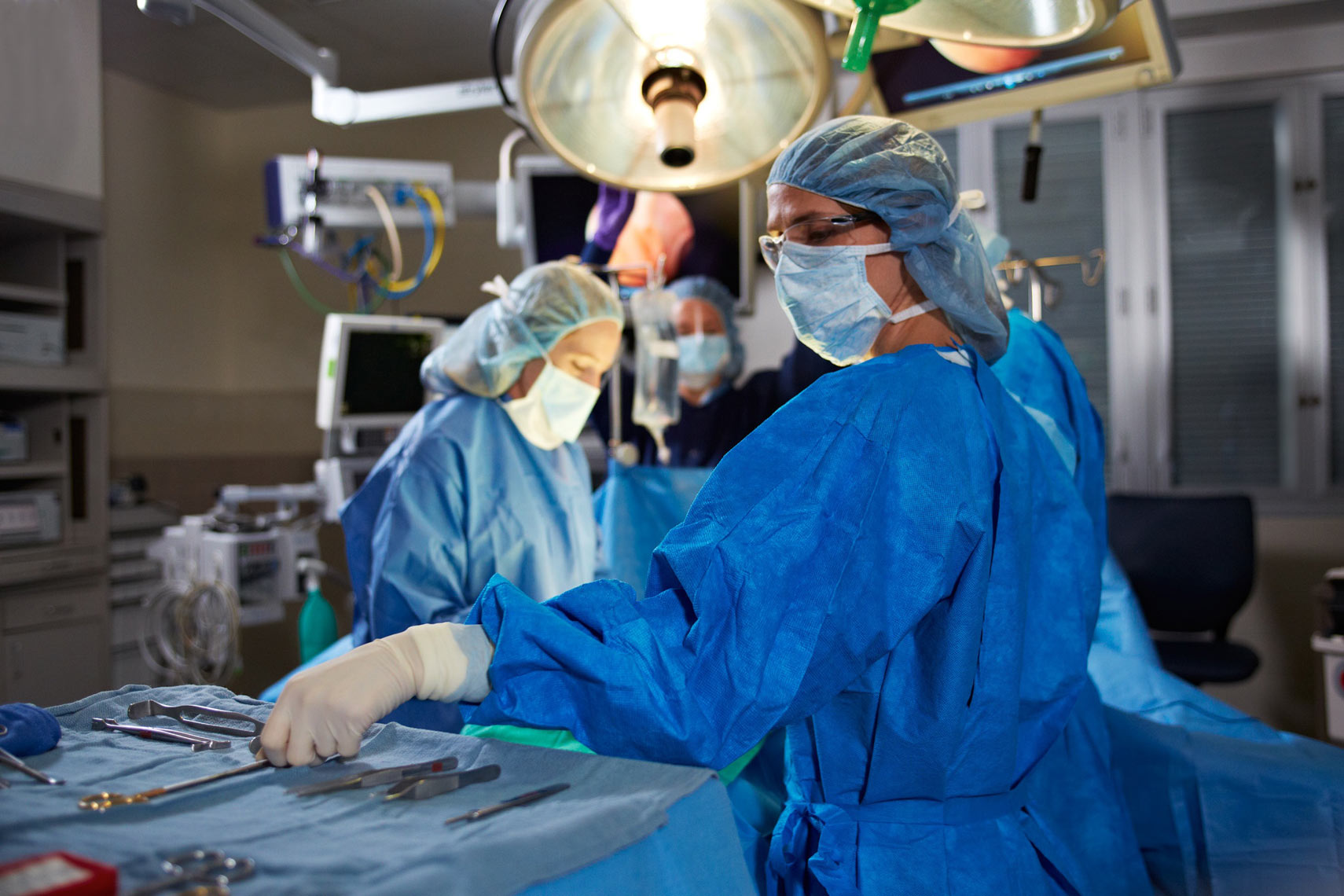 Operating room/getting instrument/surgery/medical photography