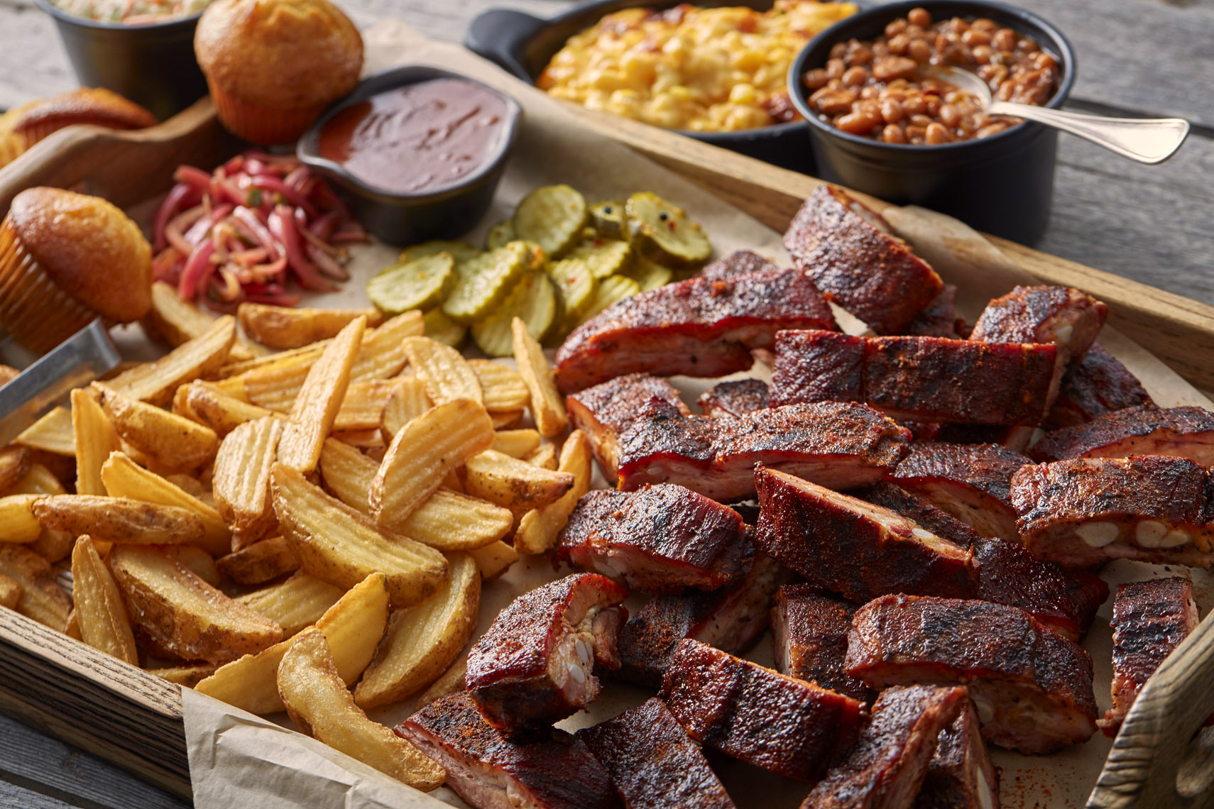 BBQ ribs/potato wedges/brown beans/food photography
