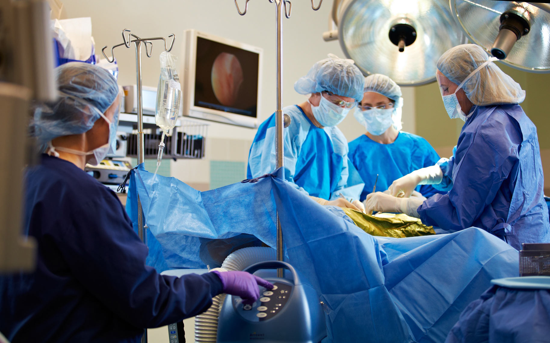 Operating room/Bear Hugger/surgery/medical photography