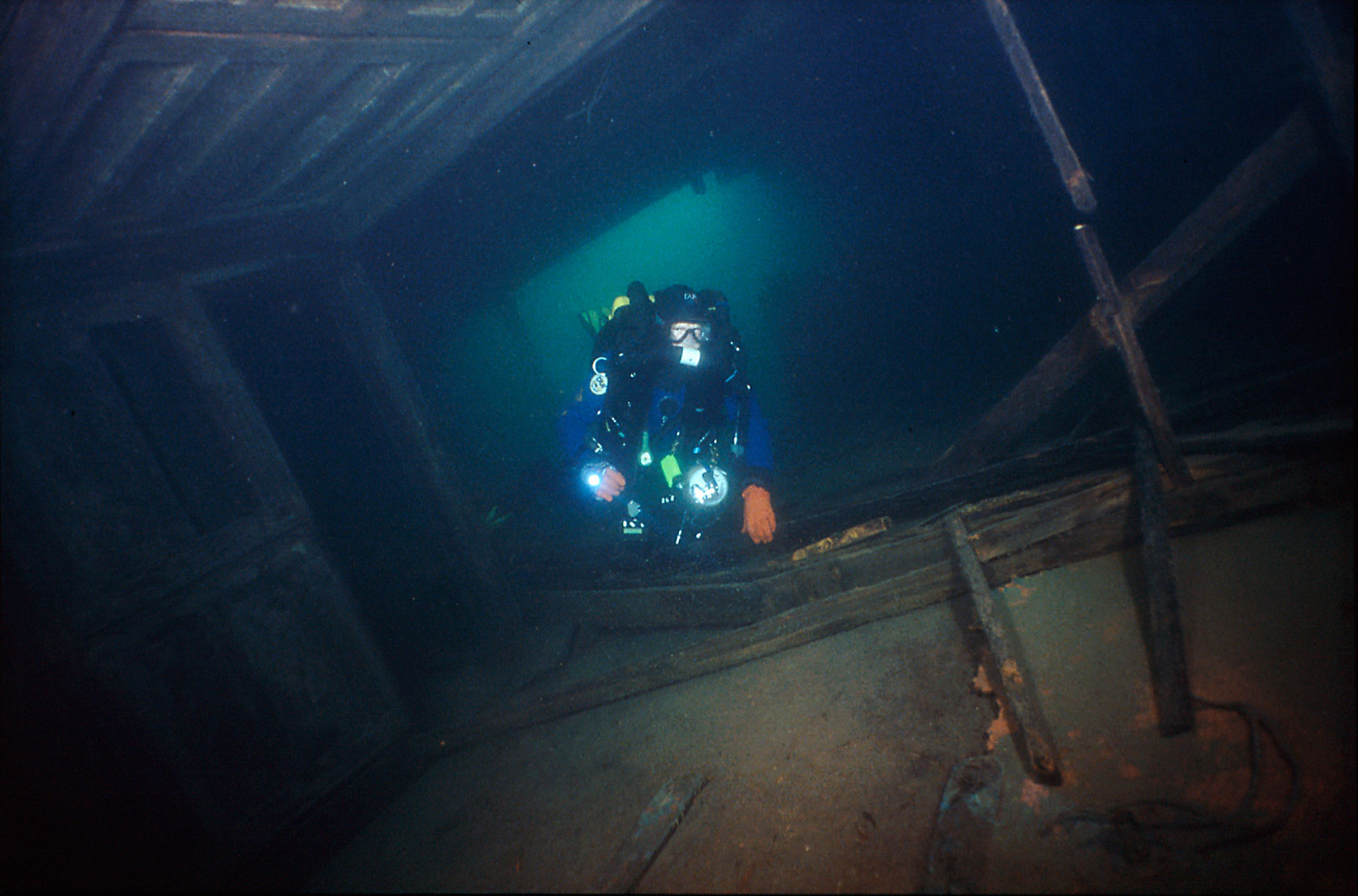 Shipwreck/Condon/diver/Isle Royal/Lake Superior/underwater photography