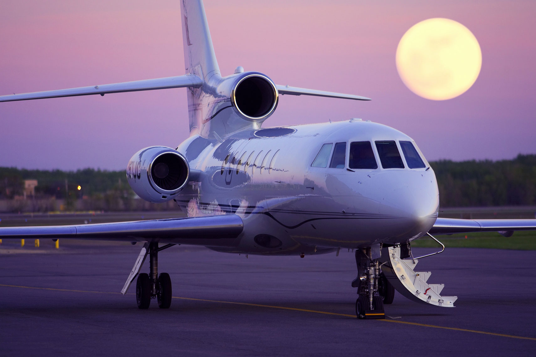 JetChoice/private jet/tarmack/moon/twighlight/aviation photography